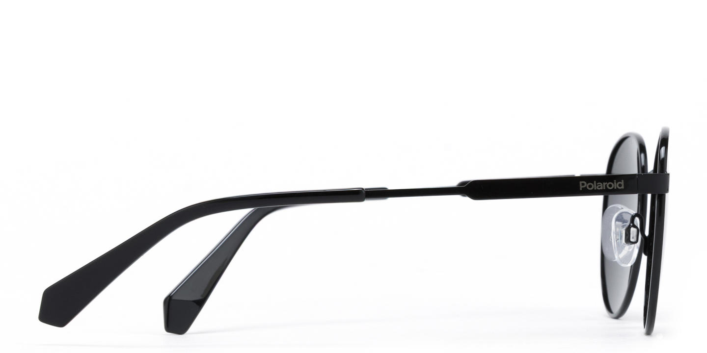 Shop Polaroid Unisex Round Sunglasses in Black online.