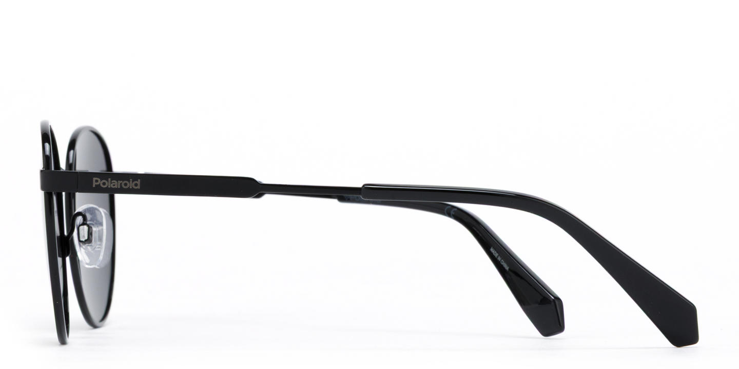 Shop Polaroid Unisex Round Sunglasses in Black online.
