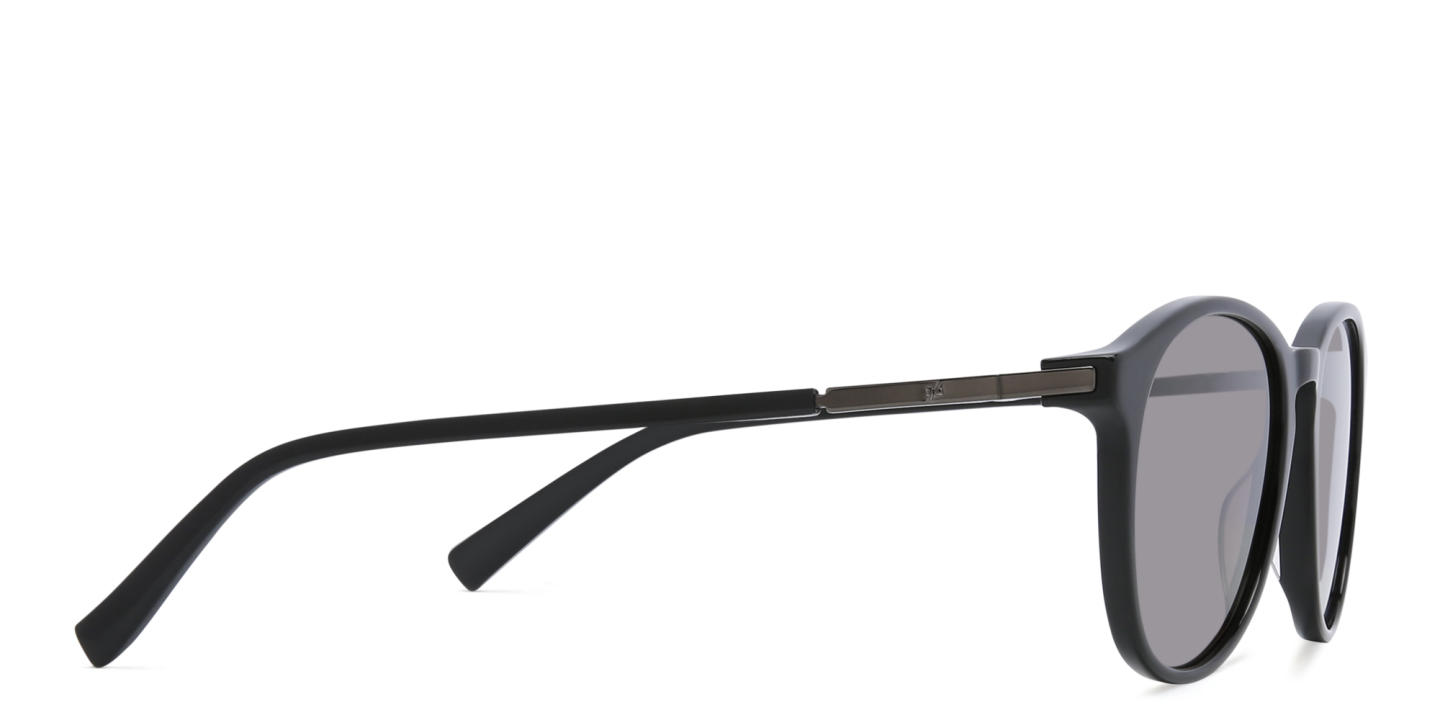 EYE'M Aviator Sunglasses in Black – Product Photo 3