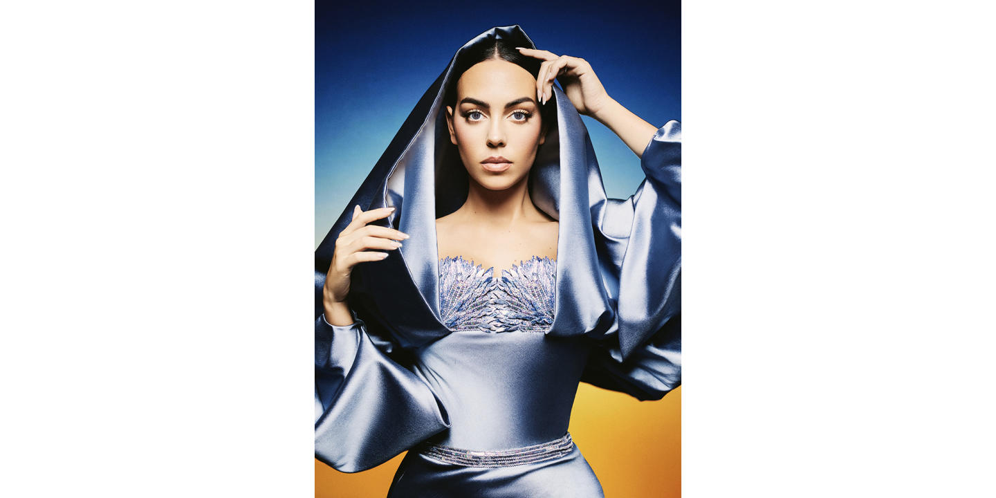 Amara Monthly Color Contact Lenses - Metal Gray in Metal Gray – Product Photo 2