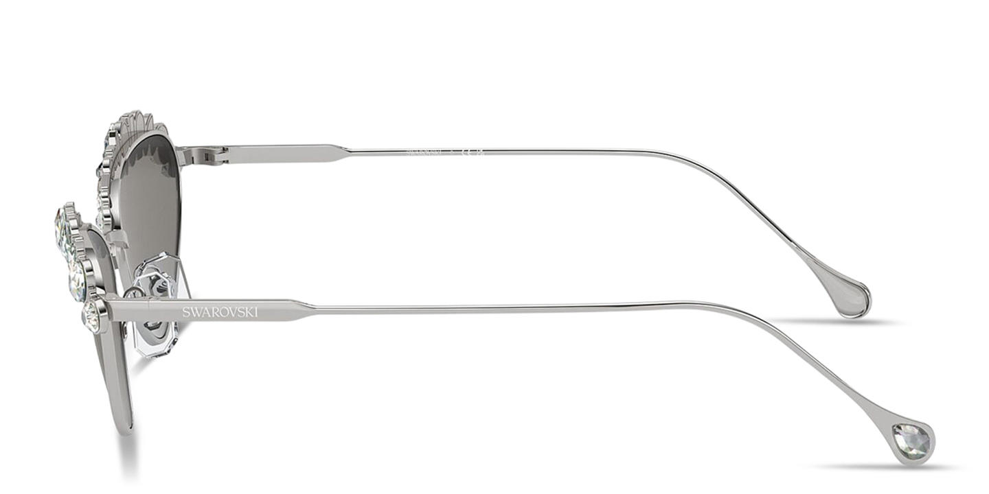 تسوق نظارات شمسية غير منتظمة مرصّعة بالكريستال سواروفسكي بلون فضي أونلاين.