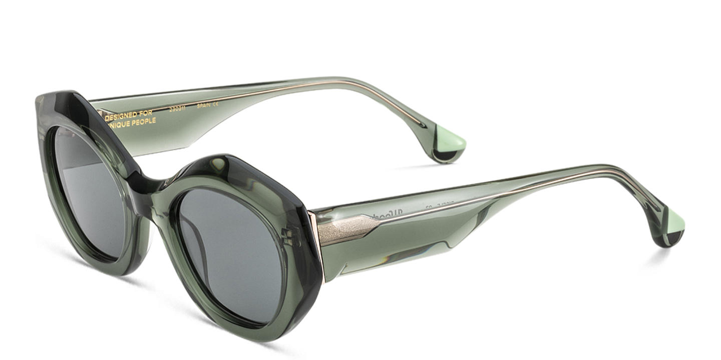 Woodys Gisele Butterfly Sunglasses in Green – Product Photo 1