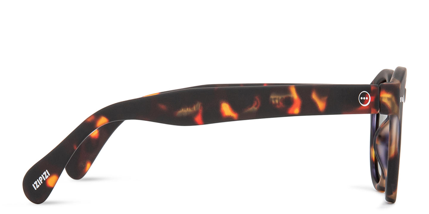 Izipizi Logo Unisex Square Sunglasses in Tortoise – Product Photo 3