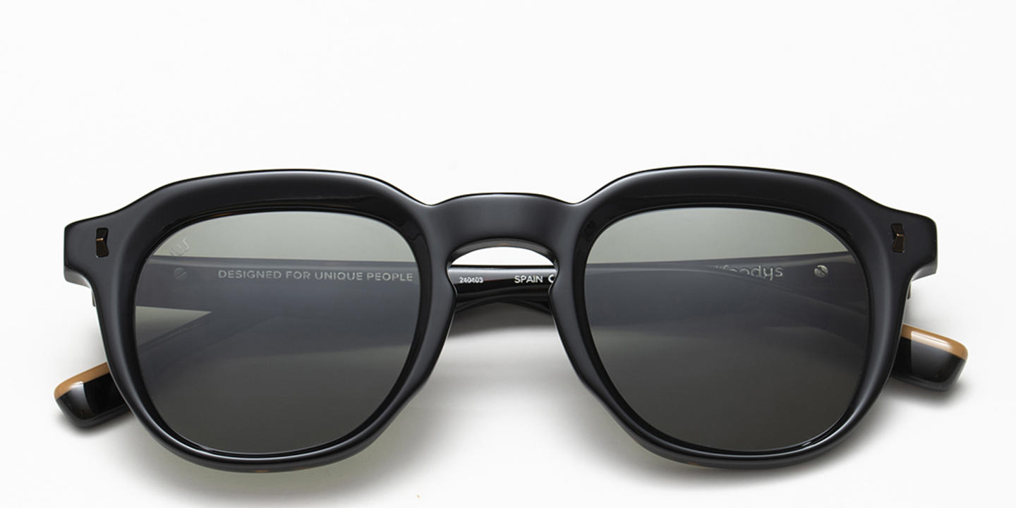 Woodys Rocco Round Sunglasses in Black – Product Photo 0