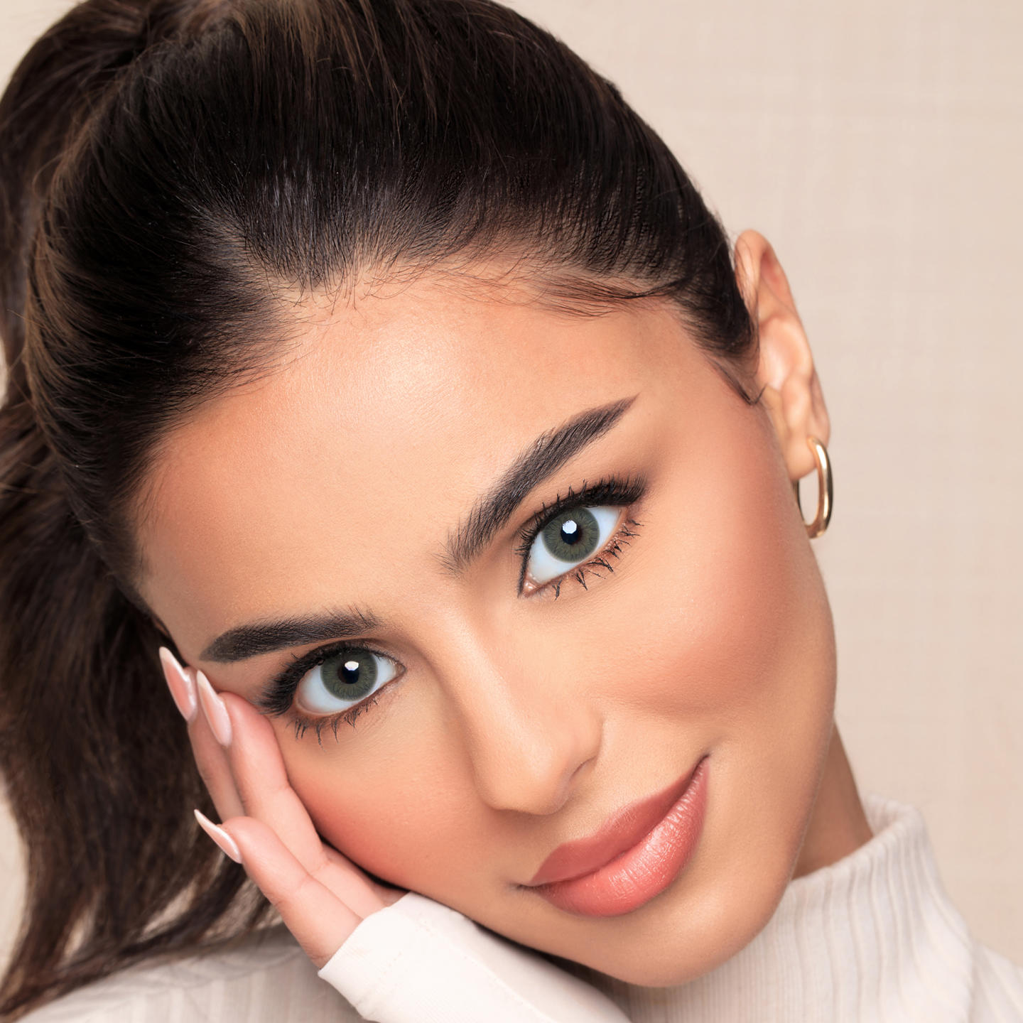 AFLE 1-Day Color Contact Lenses - Emerald in Emerald – Product Photo 2