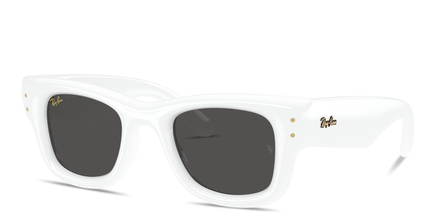 Shop Ray-Ban Wayfarer Puffer Unisex Square Sunglasses in White online.