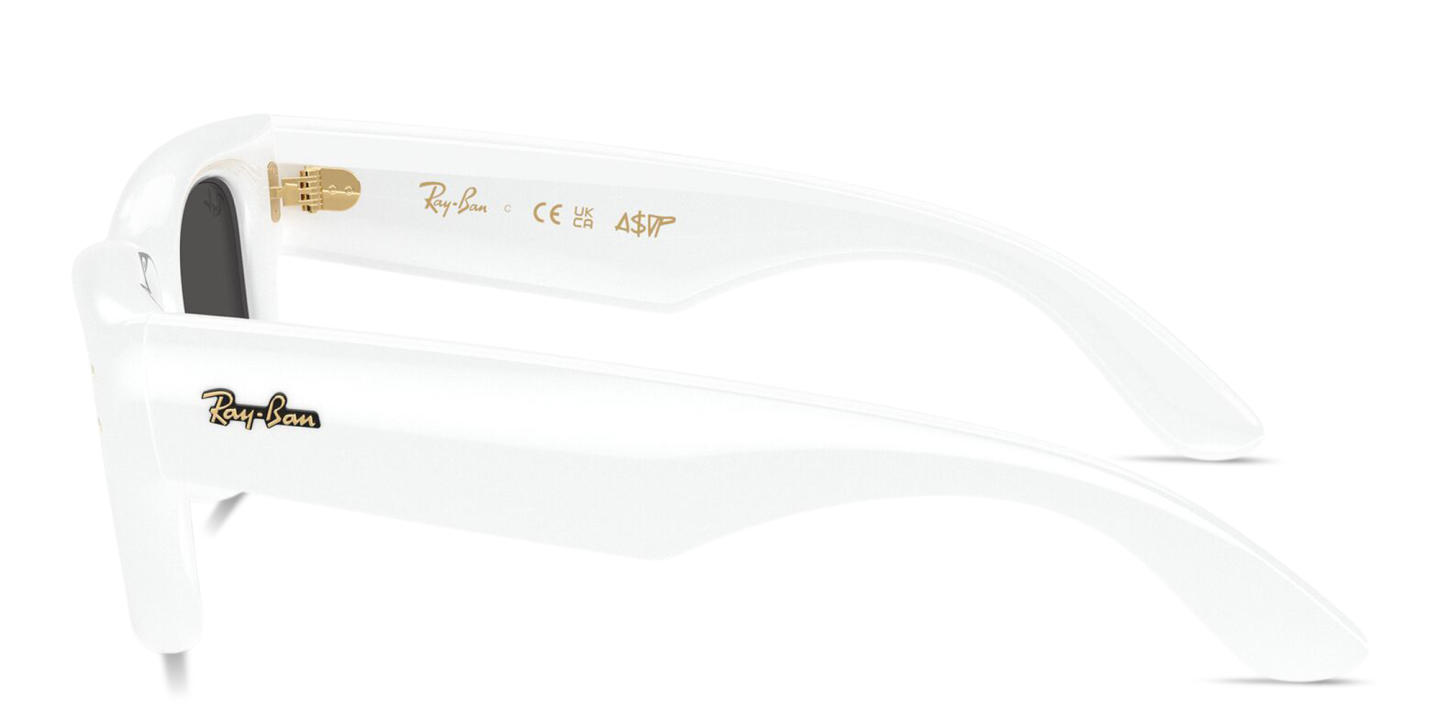 Shop Ray-Ban Wayfarer Puffer Unisex Square Sunglasses in White online.