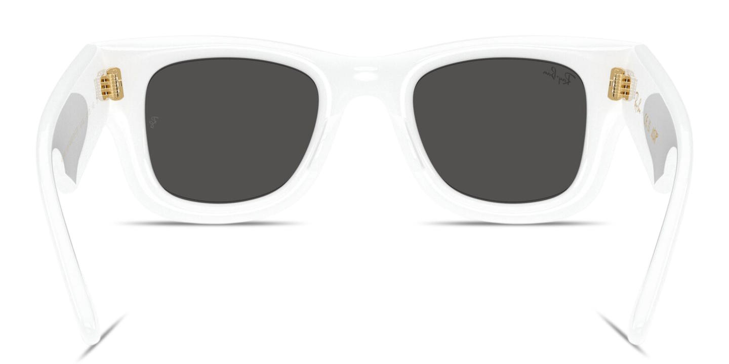 Shop Ray-Ban Wayfarer Puffer Unisex Square Sunglasses in White online.